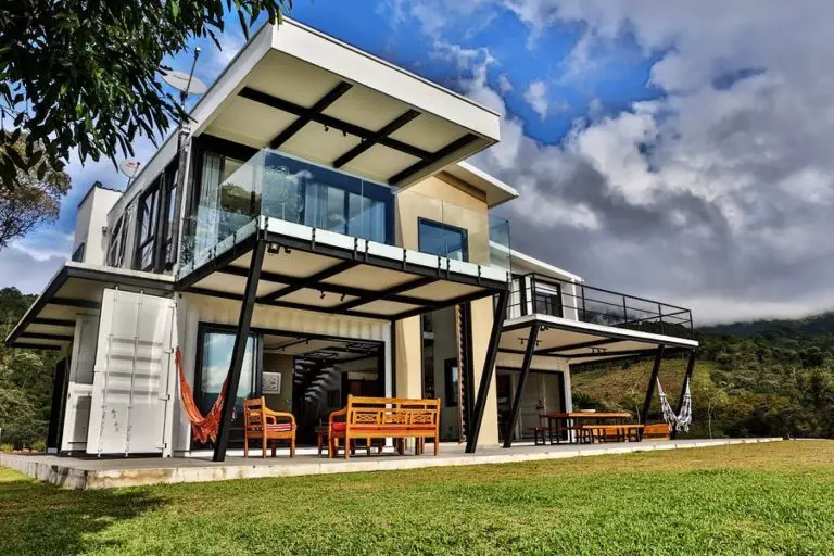 Shipping Containers Become a Amazing Sustainable Home - Brazil