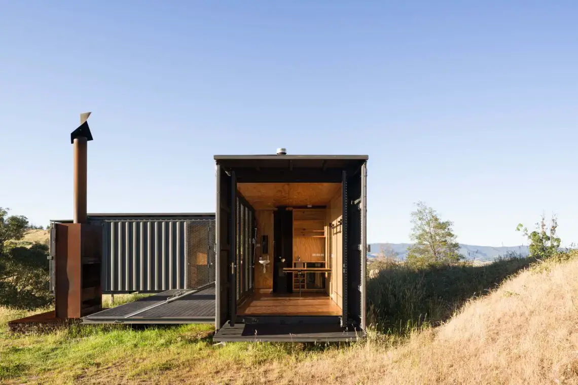 How to take advantage of gorgeous views? Terrace your home. Containers are  also adaptable to be terraced! #views #homewithaview #mansion…