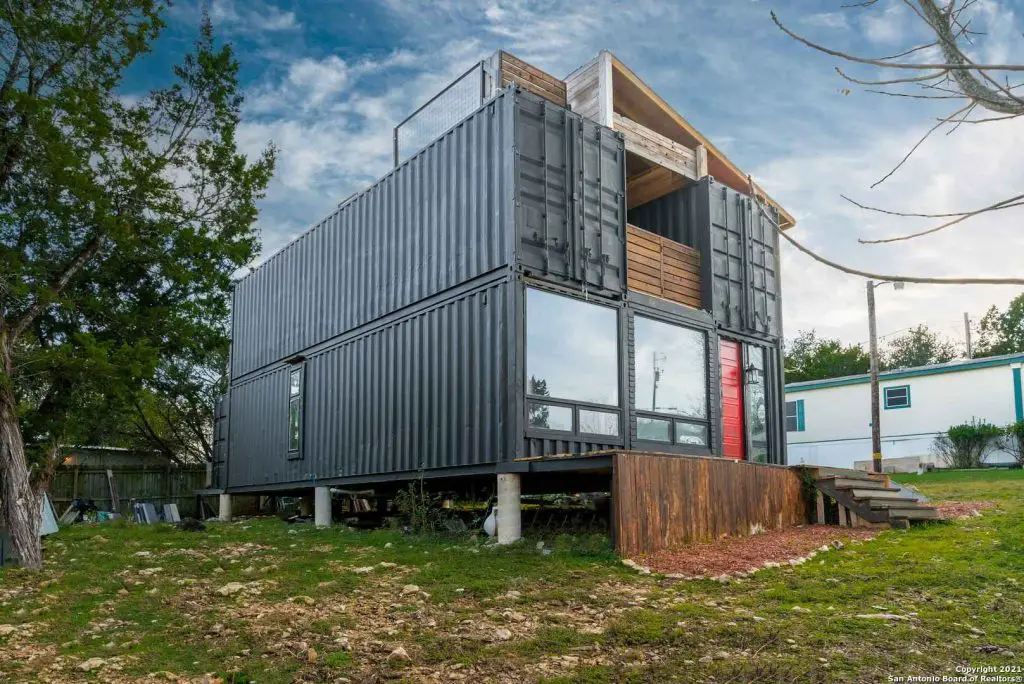Shipping Container House that Look Amazing!