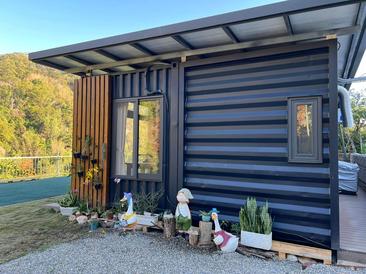 Tiny shipping containers that make perfect homes