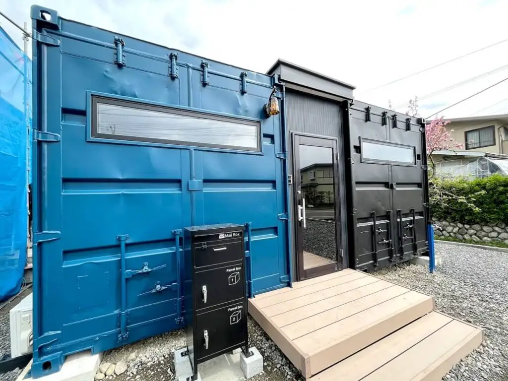 Industrial Style Minimalist Container House